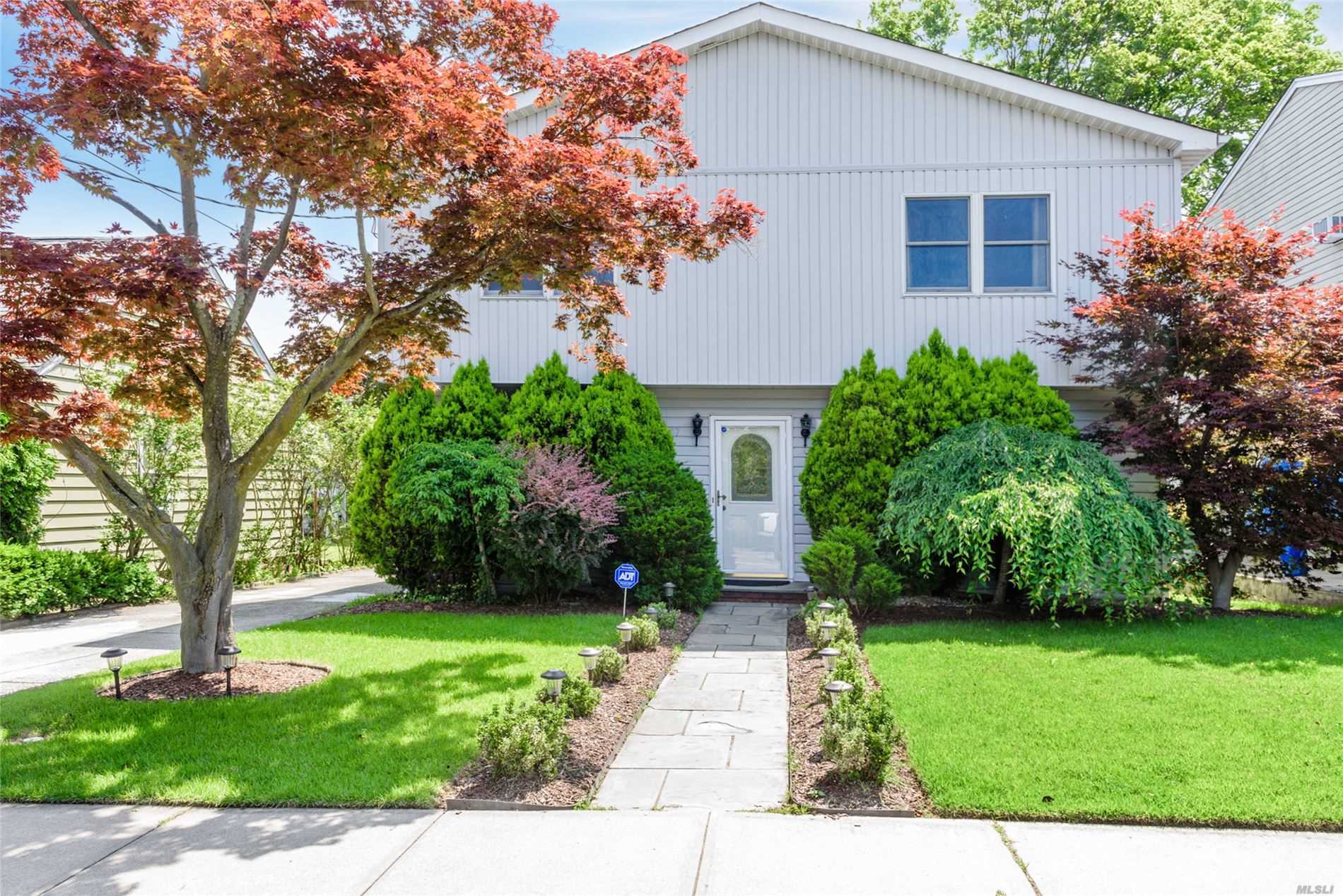 87 Devon Road Albertson, NY 11507 - Photo 1 of 1 Gallery Image 1