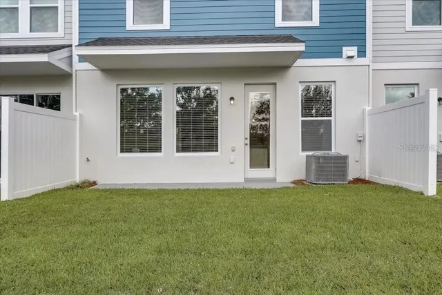 a view of an entrance of the house