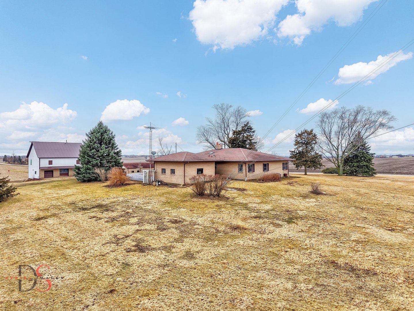 3476 East 27th Road Marseilles, IL 61341 - Photo 2 of 32 a view of a house with a yard