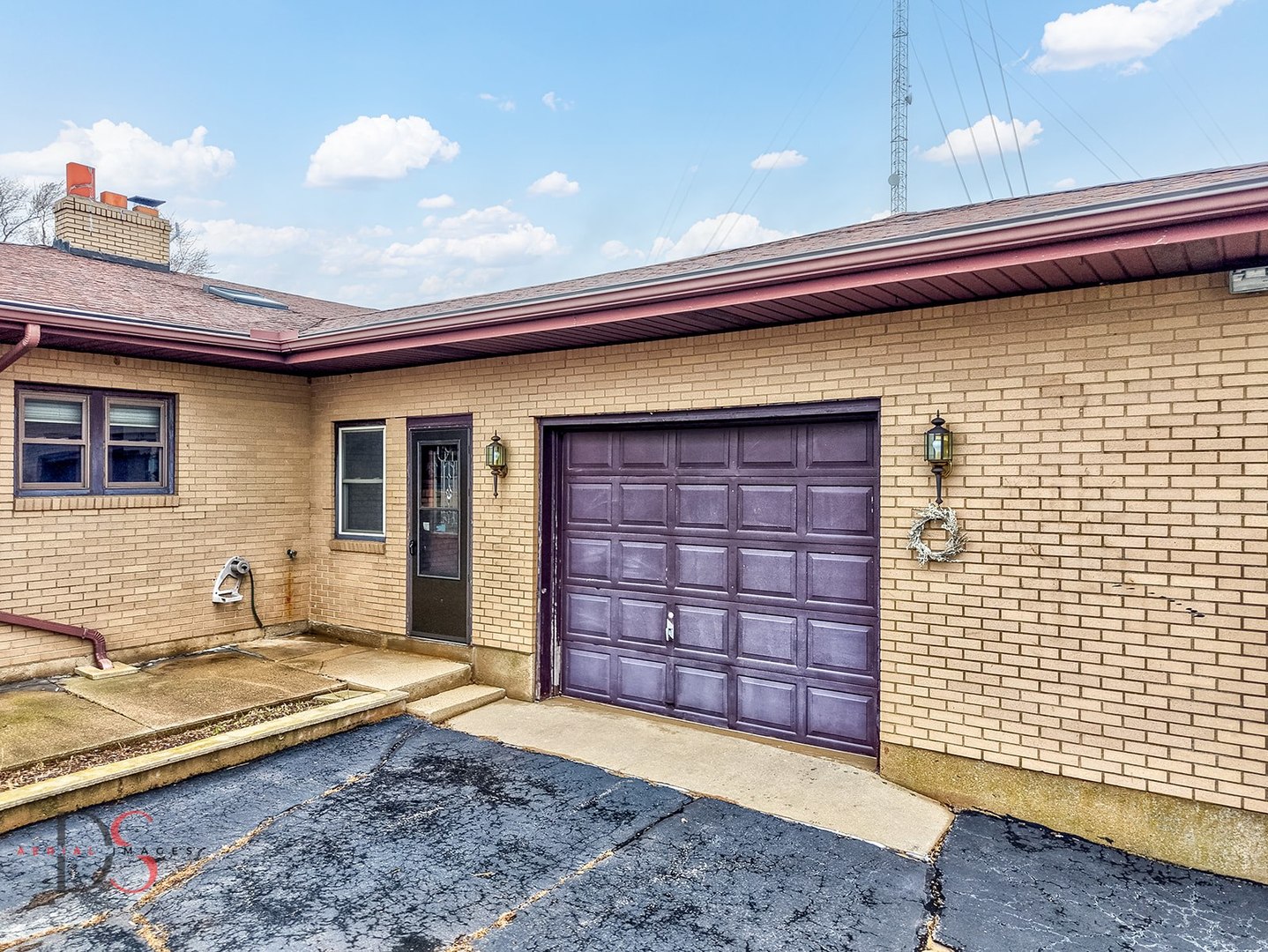 3476 East 27th Road Marseilles, IL 61341 - Photo 6 of 32 a front view of a house