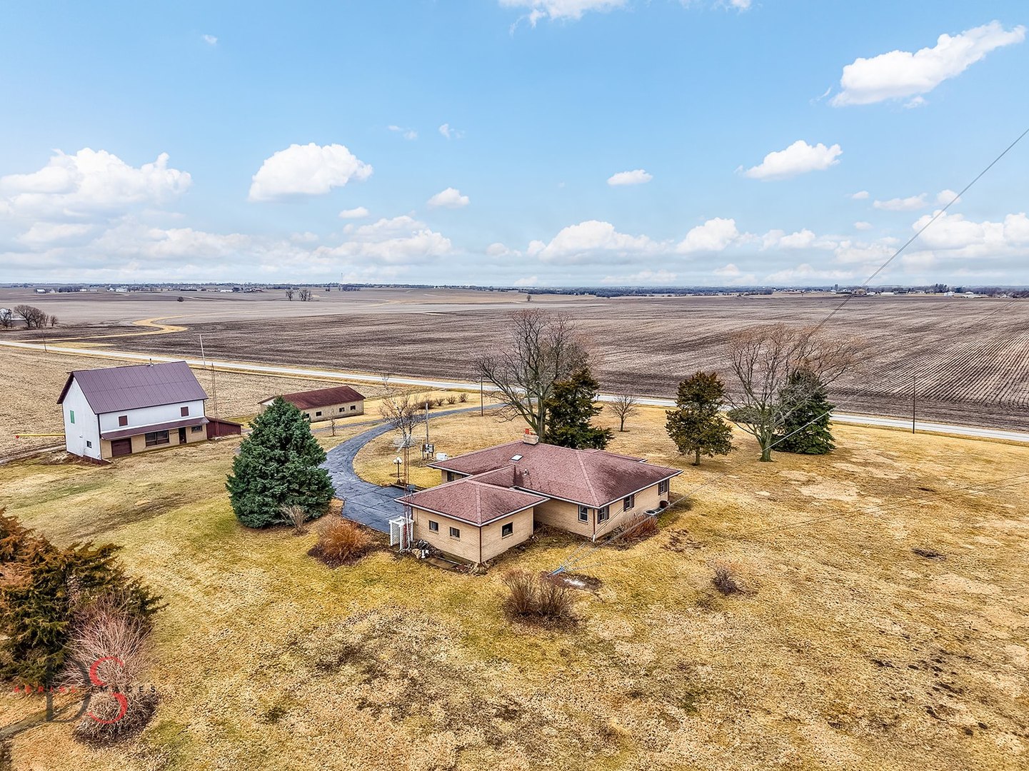 3476 East 27th Road Marseilles, IL 61341 - Photo 9 of 32 an outdoor space with furniture and a garden