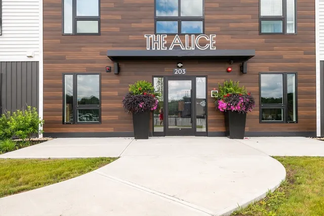 $669,500 | 203 Lowell Street, Unit 220, Wilmington, MA 01887