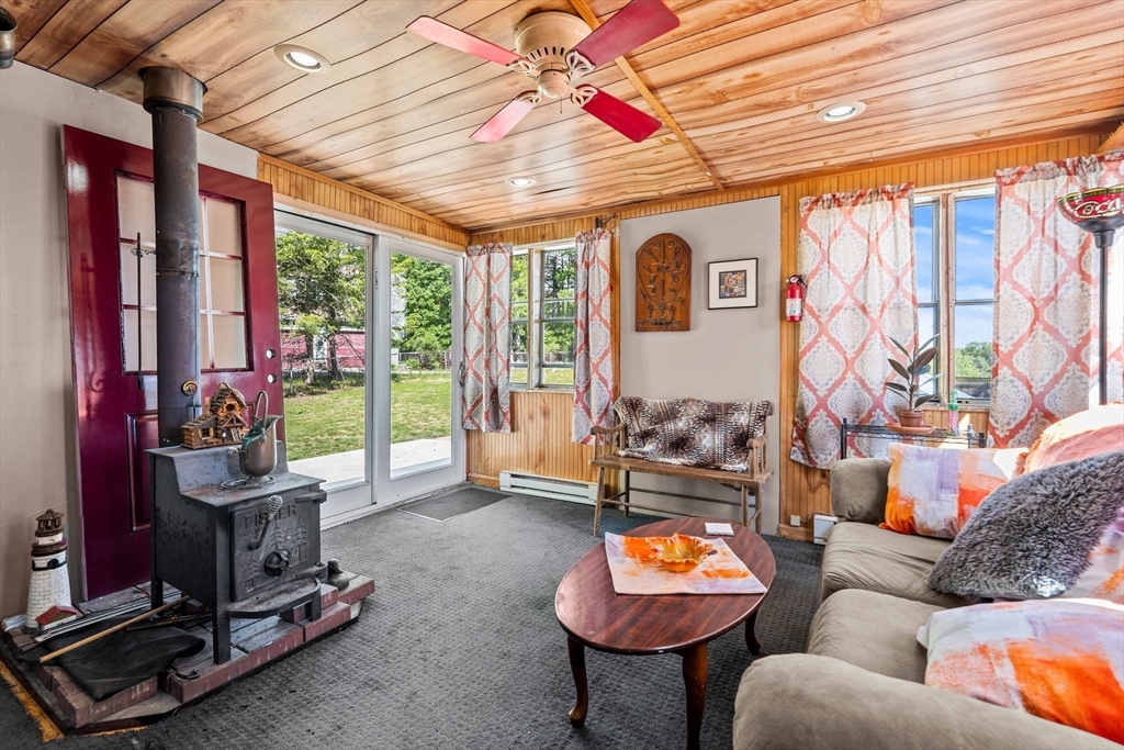 25 R Beacon Street Amesbury, MA 01913 - Photo 21 of 42