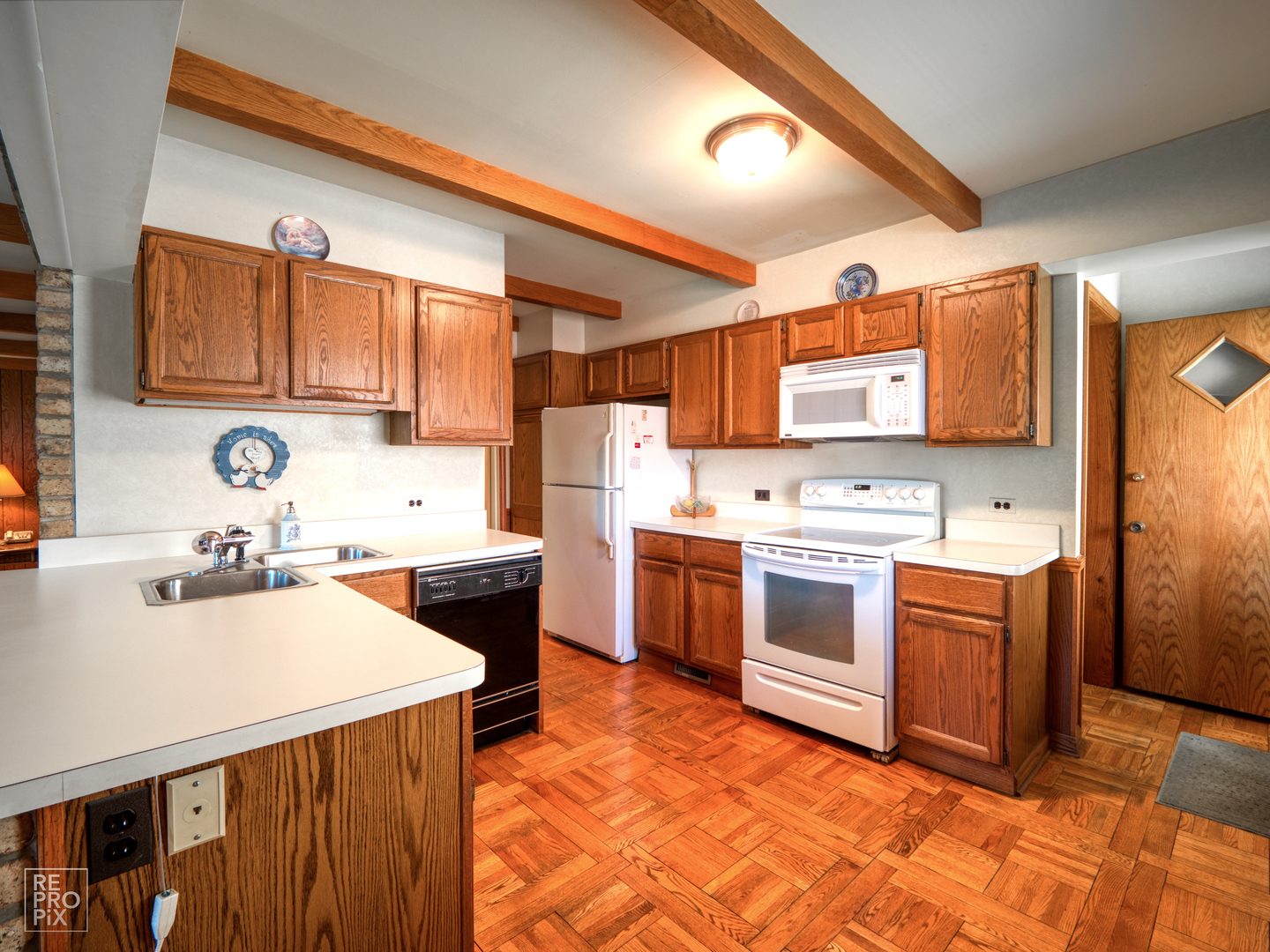 724 Leesley Road Riverside, IL 60546 - Photo 11 of 19