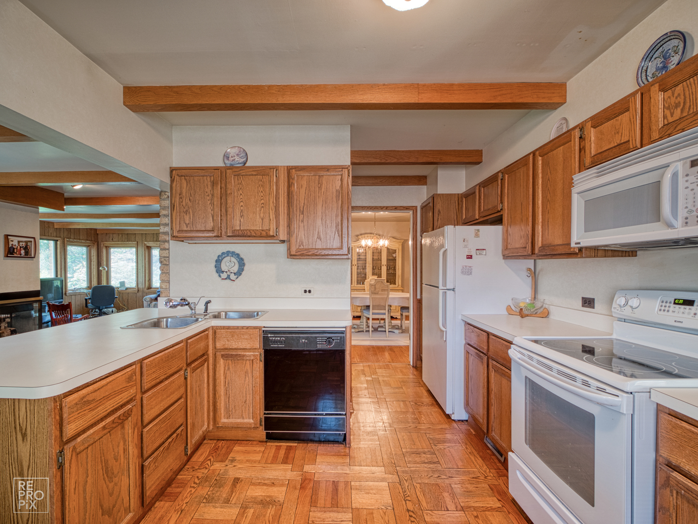 724 Leesley Road Riverside, IL 60546 - Photo 12 of 19