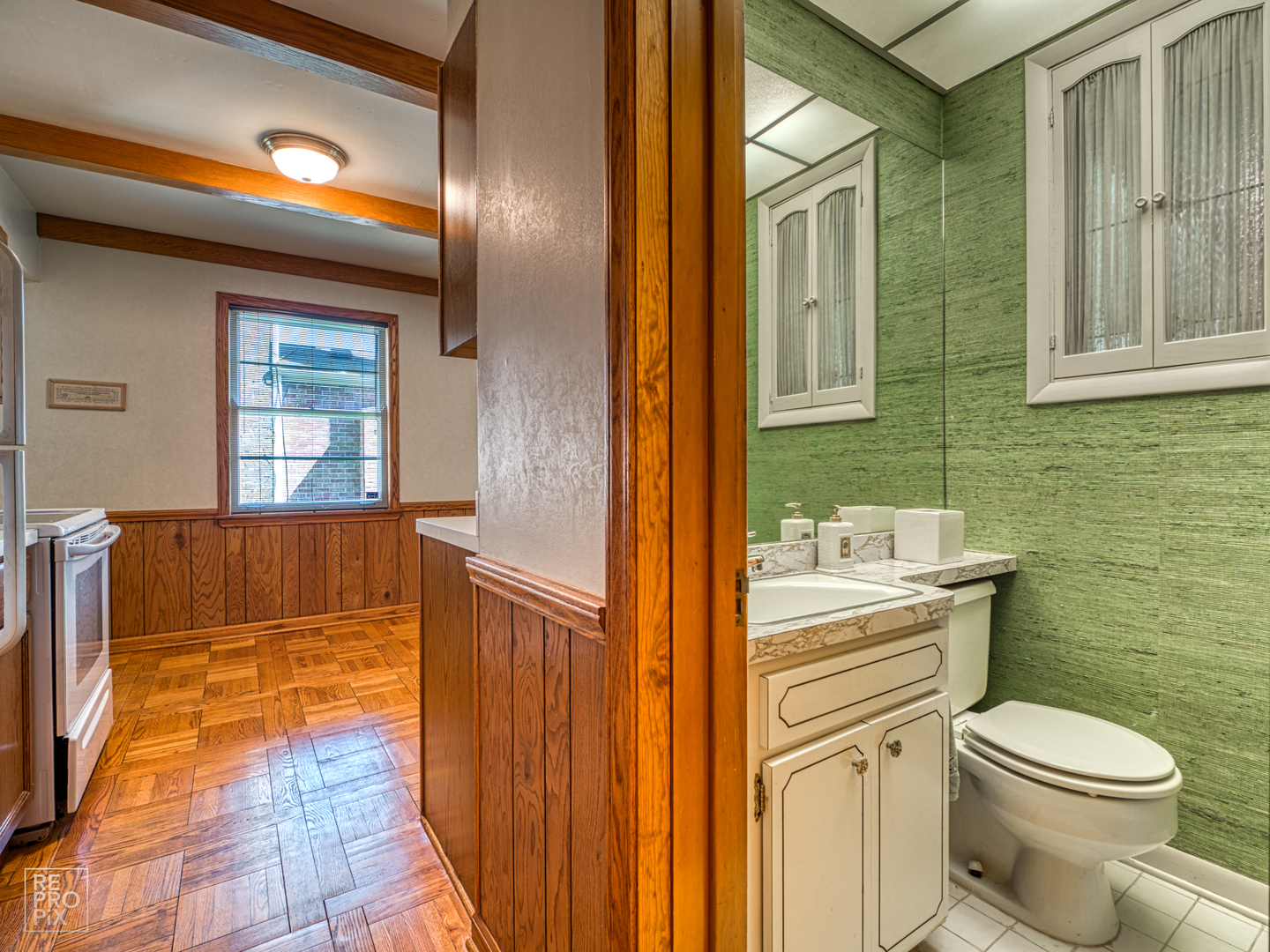 724 Leesley Road Riverside, IL 60546 - Photo 7 of 19