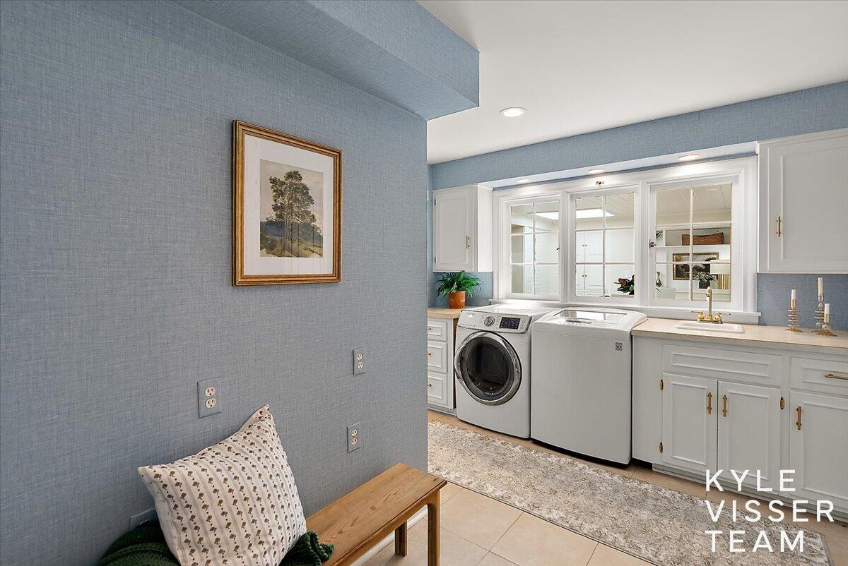 2089 Robinson Road Southeast Grand Rapids, MI 49506 - Photo 42 of 73 Laundry Room