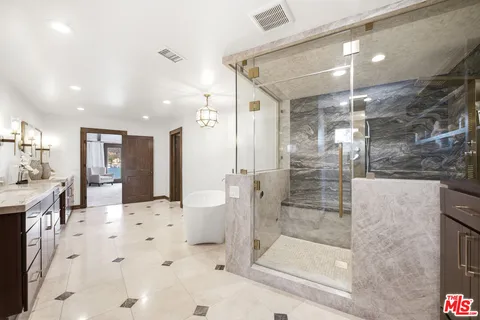 $5,500,000 | 3704 Capstan Circle, Westlake Village, CA 91361