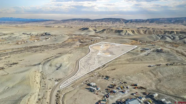 a view of a dry yard with wooden floor