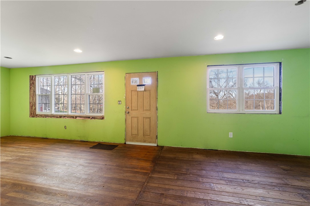 105 Borden Road Tiverton, RI 02878 - Photo 2 of 19 front door into Livingroom