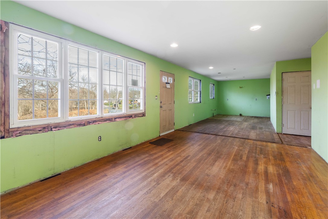 105 Borden Road Tiverton, RI 02878 - Photo 3 of 19