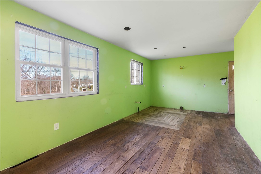 105 Borden Road Tiverton, RI 02878 - Photo 6 of 19