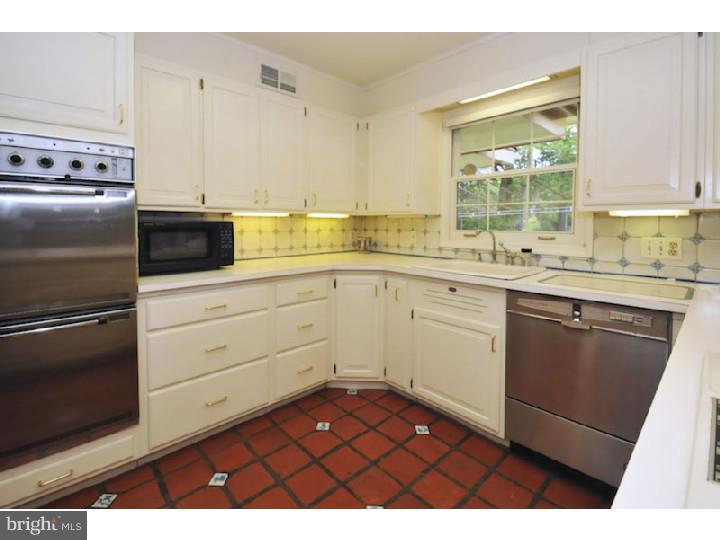1011 Pheasant Road Rydal, PA 19046 - Photo 11 of 24 Kitchen