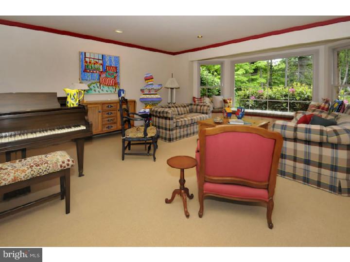 1011 Pheasant Road Rydal, PA 19046 - Photo 5 of 24 Living Room