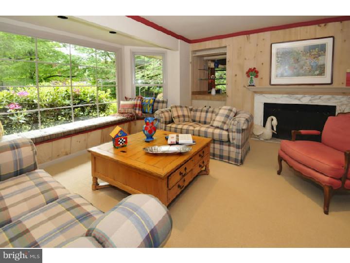 1011 Pheasant Road Rydal, PA 19046 - Photo 6 of 24 Living Room