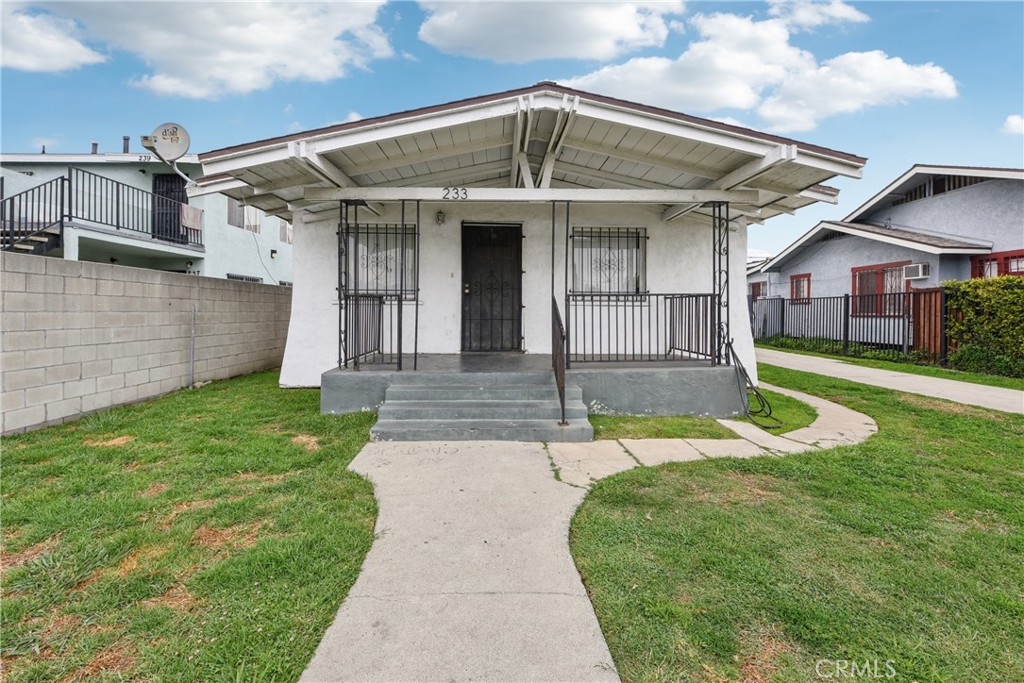 231 West 88th Street Los Angeles, CA 90003 - Photo 1 of 15 front view of a house with a yard