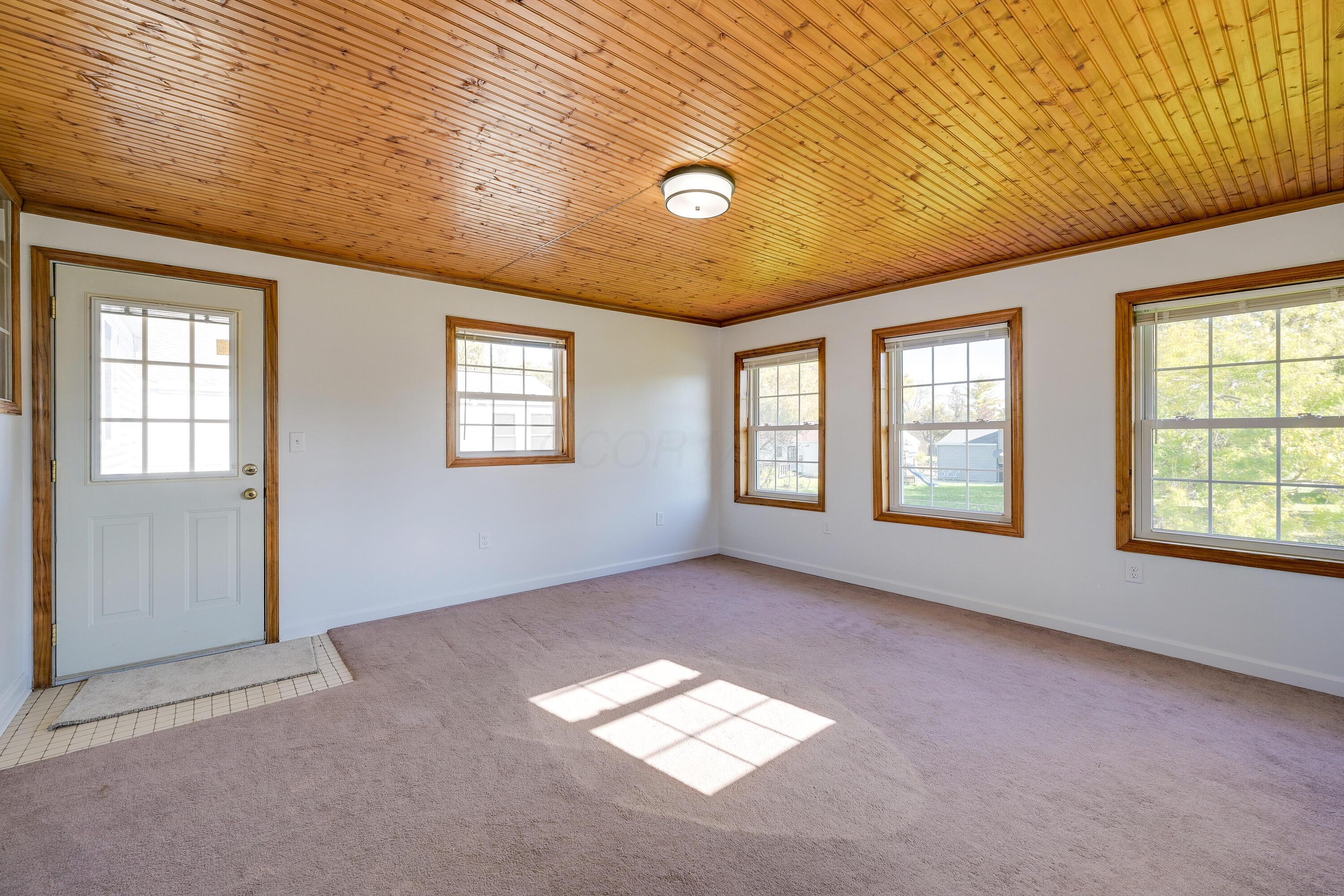 276 Hubbard Road Galloway, OH 43119 - Photo 16 of 51 276 Hubbard Rd Galloway OH 43119 USA-032
