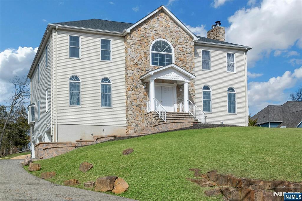 40 Horseneck Road Montville, NJ 07045 - Photo 4 of 47 a front view of a house with a yard
