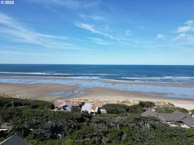 $279,000 | Shoreline Loop, Unit 28, Florence, OR 97439