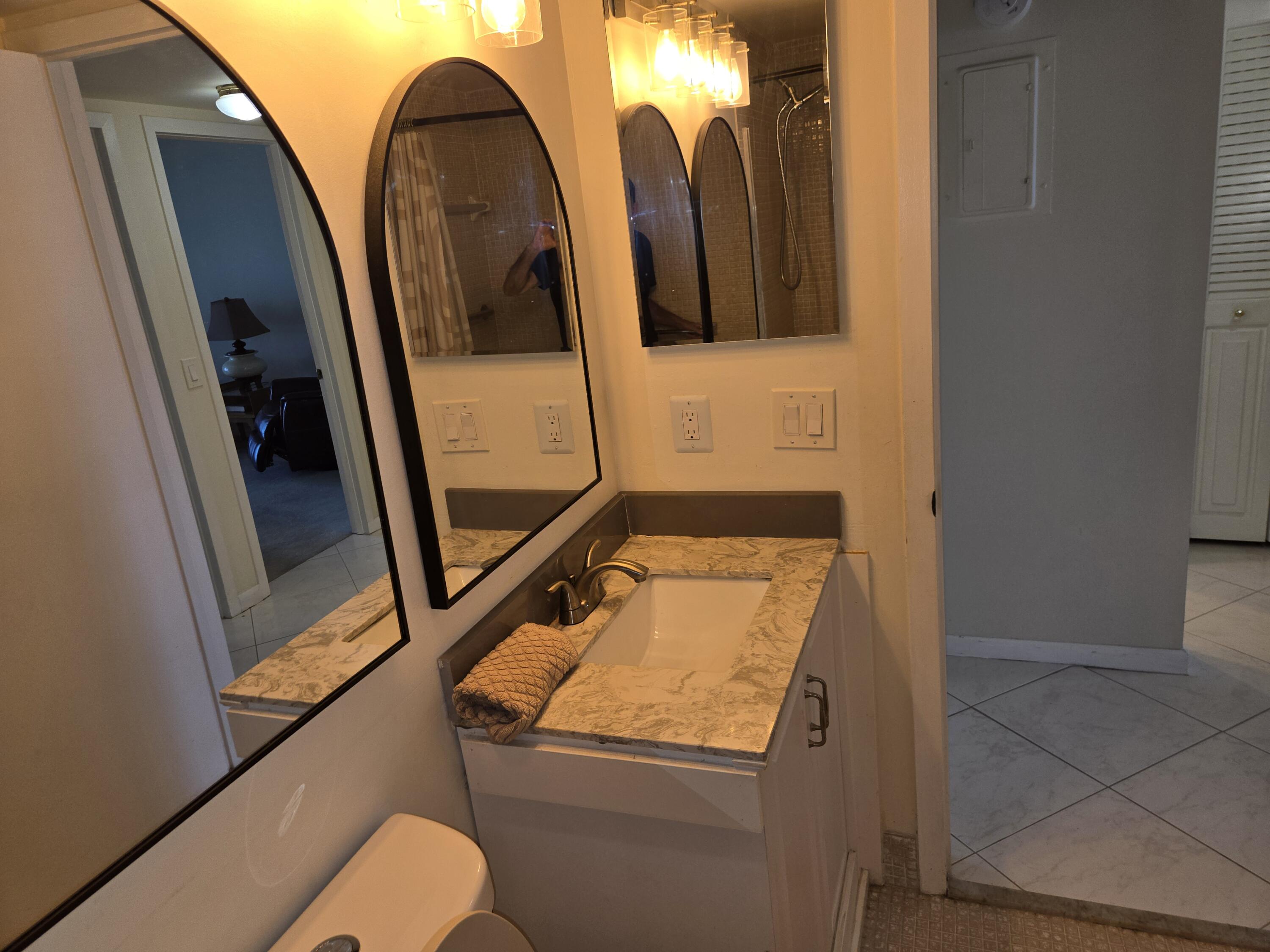 2031 Exeter Boca Raton, FL 33434 - Photo 9 of 45 Prmiary bath-reverse view main bathfom