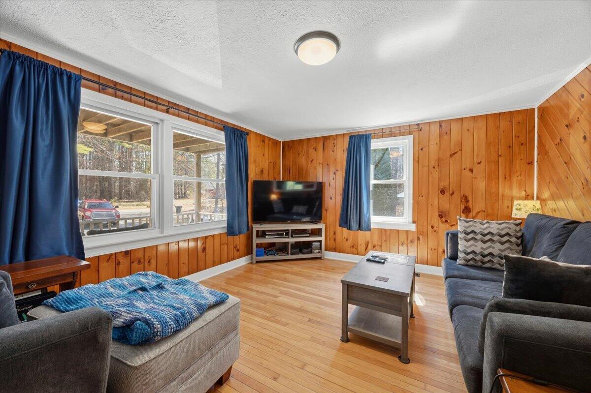 9 Ranwall Avenue Saco, ME 04072 - Photo 10 of 42 Living room