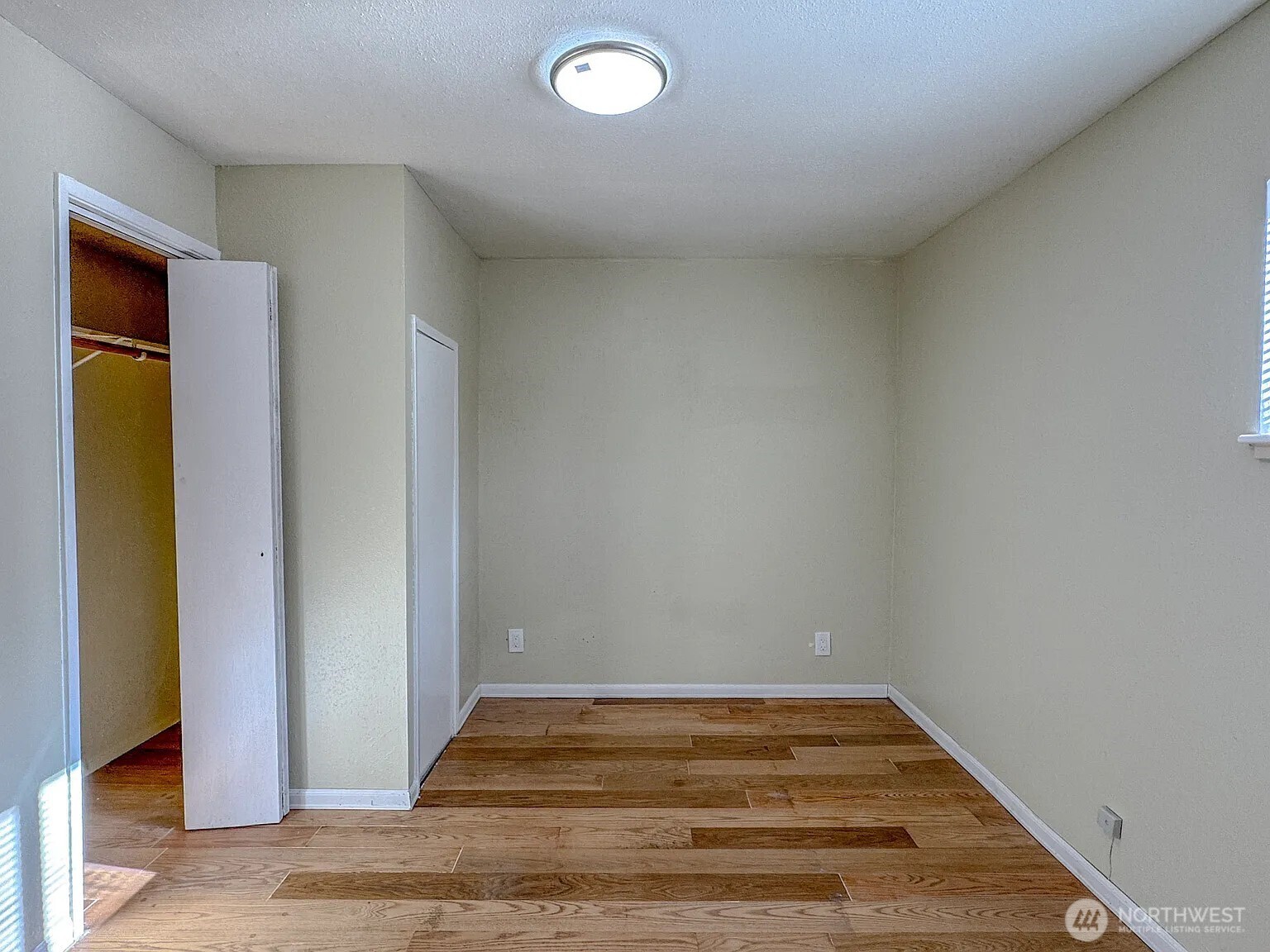 7103 Linden Avenue North, Unit 15 Seattle, WA 98103 - Photo 19 of 40 a view of room