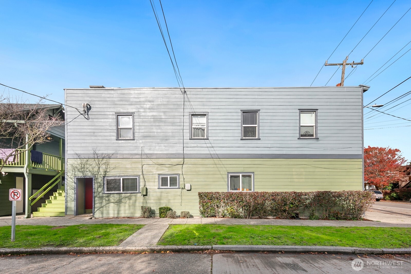 7103 Linden Avenue North, Unit 15 Seattle, WA 98103 - Photo 5 of 40 a front view of a house
