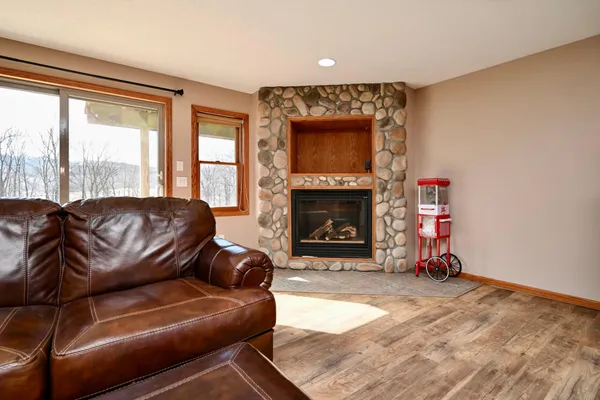 $725,000 | 63627 170th Avenue, Kellogg, MN 55945