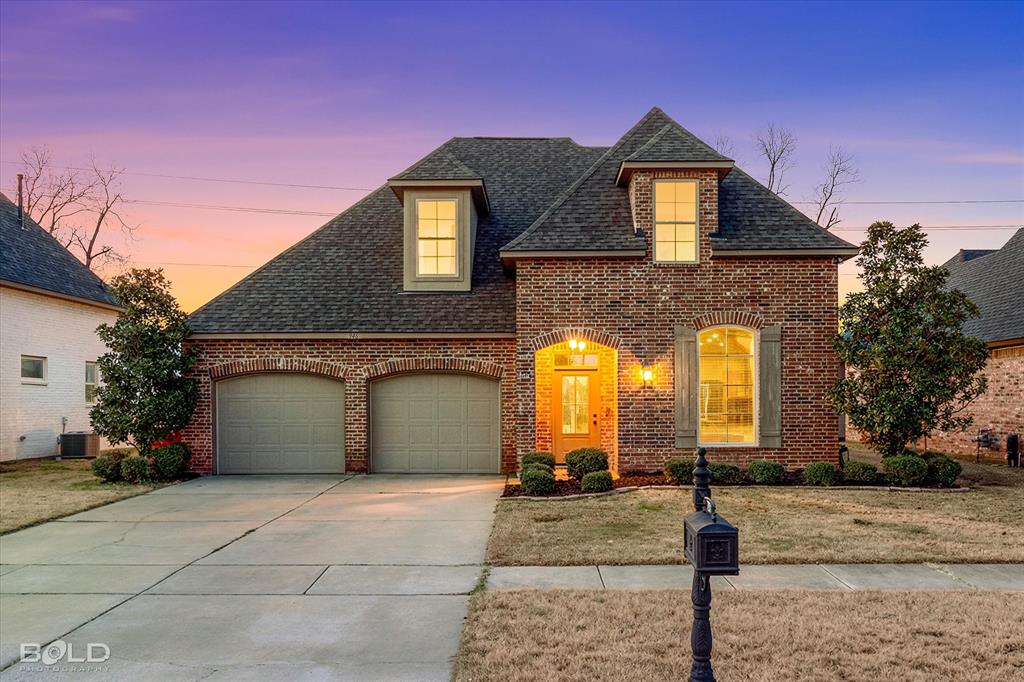 946 Maize Street Bossier City, LA 71111 - Photo 2 of 39 a front view of a house