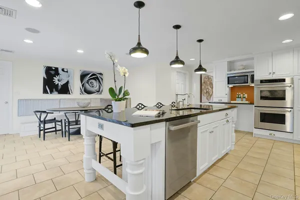 $2,550,000 | 250 Mamaroneck Road, Scarsdale, NY 10583