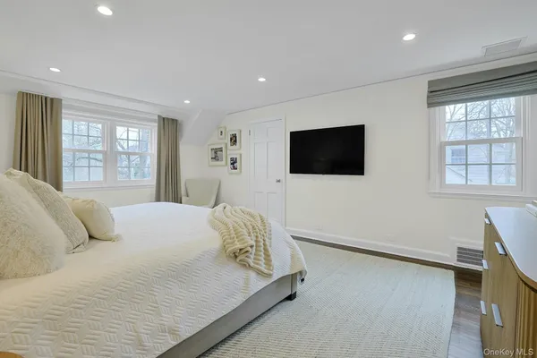 $2,550,000 | 250 Mamaroneck Road, Scarsdale, NY 10583