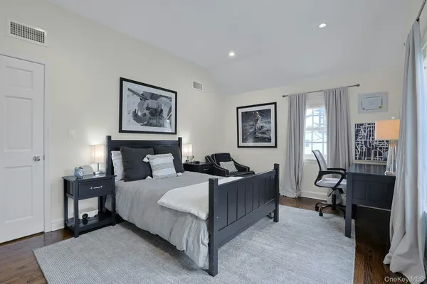 $2,550,000 | 250 Mamaroneck Road, Scarsdale, NY 10583