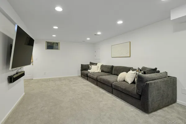 $2,550,000 | 250 Mamaroneck Road, Scarsdale, NY 10583