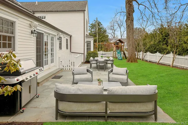 $2,550,000 | 250 Mamaroneck Road, Scarsdale, NY 10583