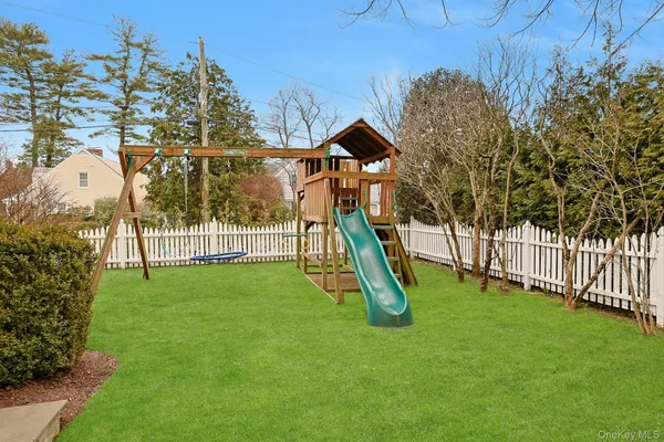 $2,550,000 | 250 Mamaroneck Road, Scarsdale, NY 10583