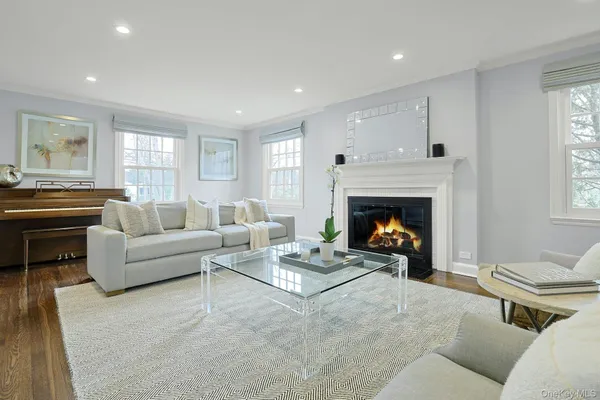 $2,550,000 | 250 Mamaroneck Road, Scarsdale, NY 10583