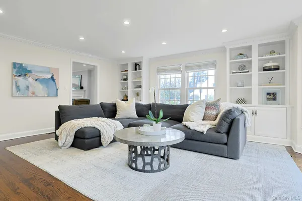 $2,550,000 | 250 Mamaroneck Road, Scarsdale, NY 10583