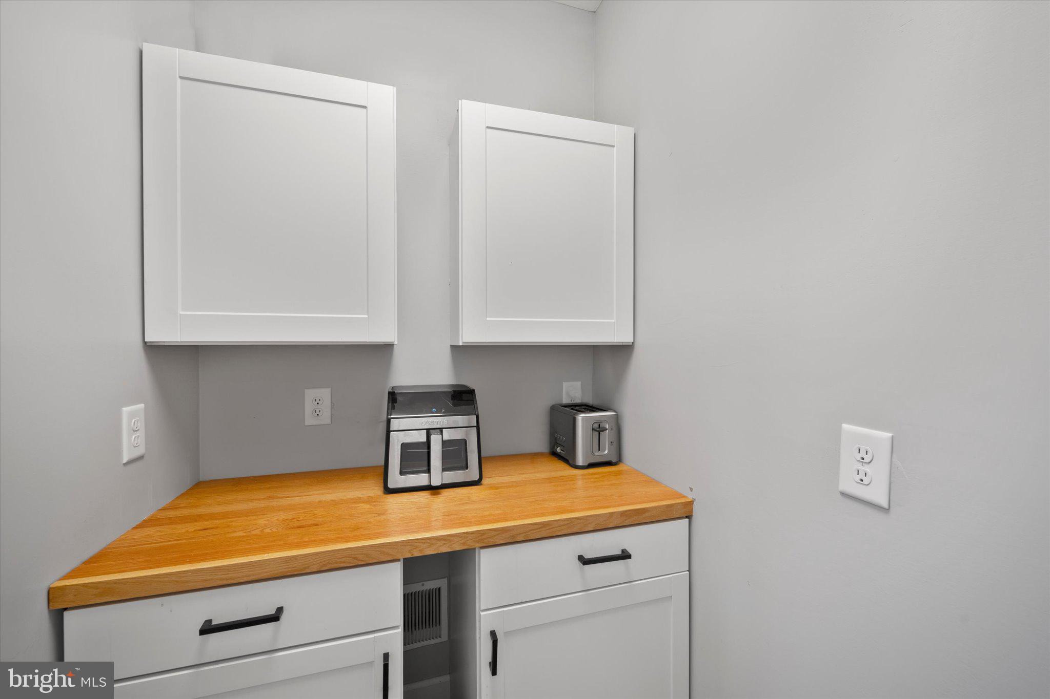 8042 Cobb Road Manassas, VA 20112 - Photo 17 of 56 Gallery Image 17