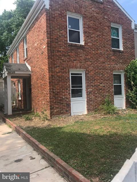 9220 Hood Road Manassas, VA 20110 - Photo 1 of 1 Exterior End unit front view (Front)