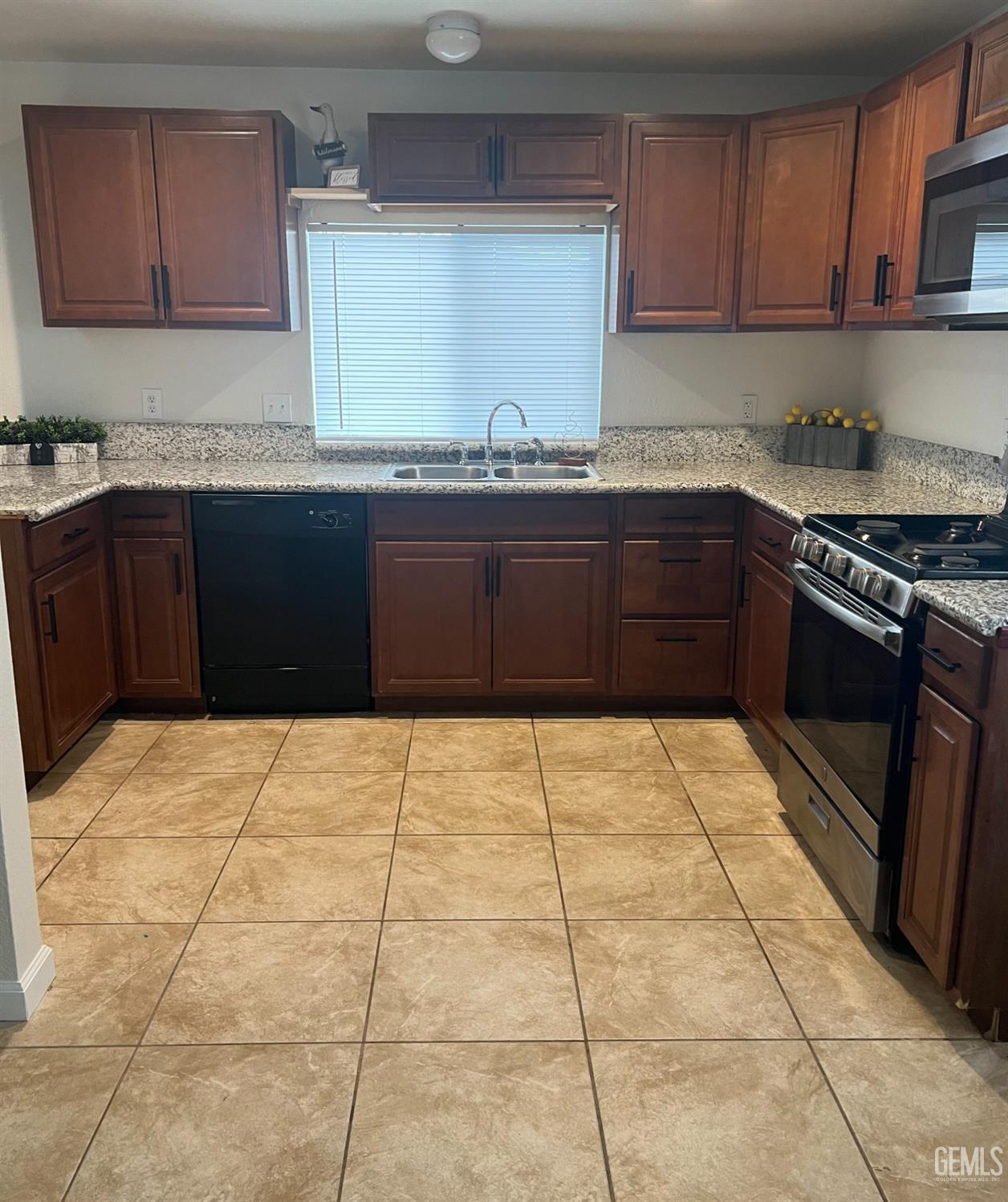 Undisclosed Address Taft, CA 93268 - Photo 12 of 29