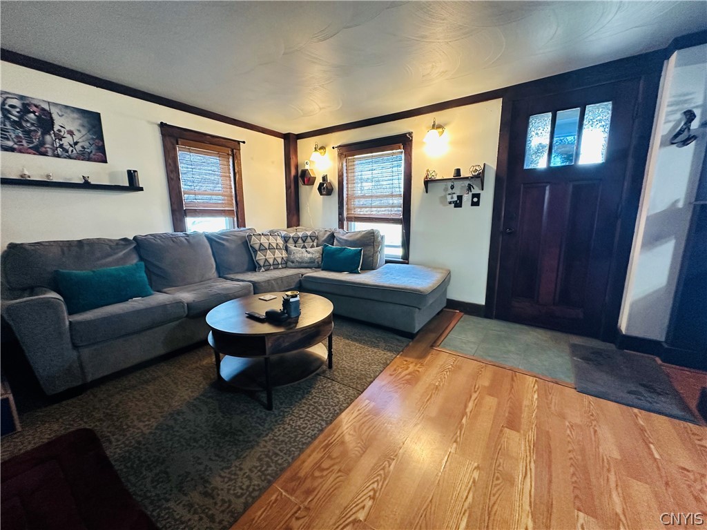 22 Scotch Hill Road Marcellus, NY 13108 - Photo 5 of 28 Living room & front entry.