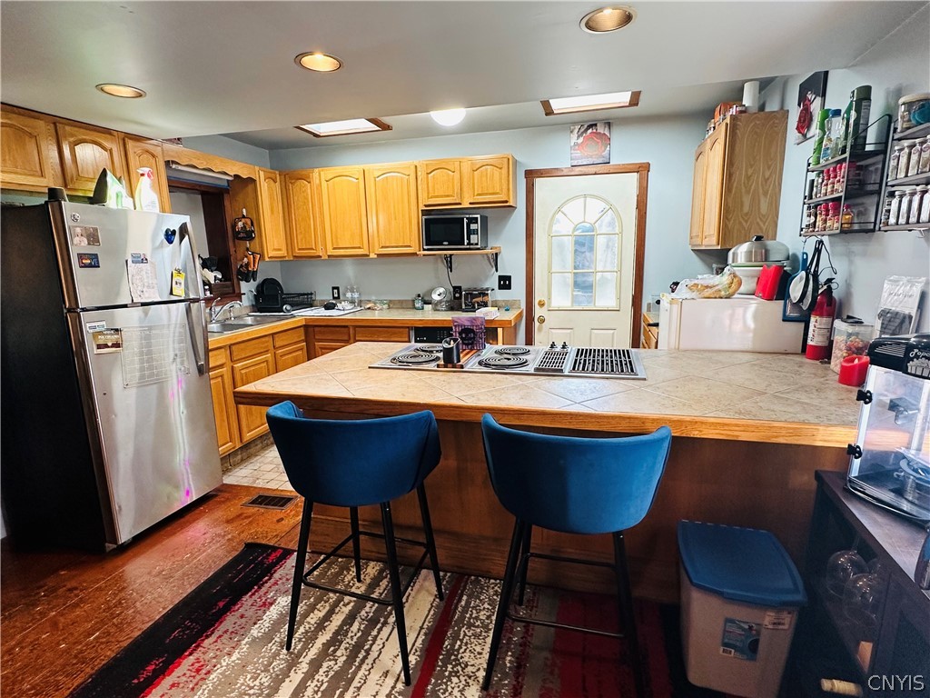 22 Scotch Hill Road Marcellus, NY 13108 - Photo 8 of 28 Kitchen with breakfast bar.