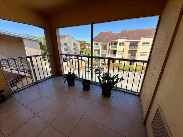 $212,000 | 15300 Southwest 106th Terrace, Unit 515, Miami, FL 33196