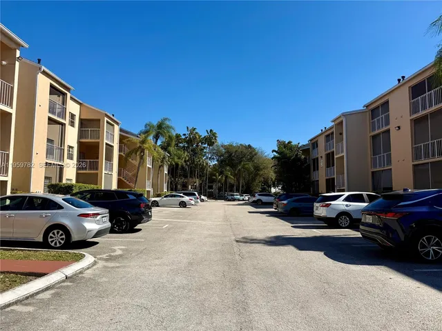 $212,000 | 15300 Southwest 106th Terrace, Unit 515, Miami, FL 33196