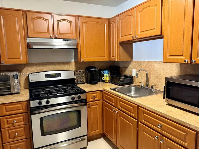 $212,000 | 15300 Southwest 106th Terrace, Unit 515, Miami, FL 33196