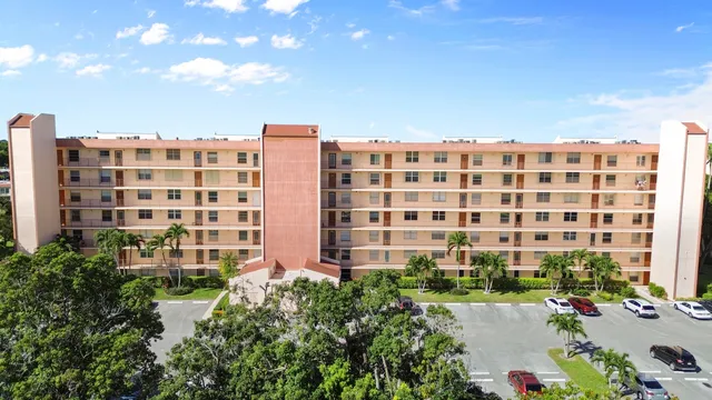 $180,000 | 14671 Bonaire Boulevard, Unit 404, Delray Beach, FL 33446