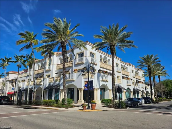 $2,250,000 | 375 5th Avenue South, Unit 302, Naples, FL 34102