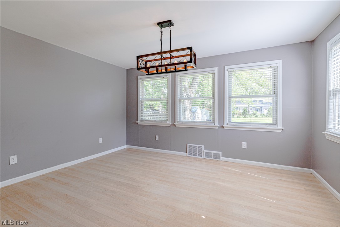 5231 Edenhurst Road Cleveland, OH 44124 - Photo 12 of 30