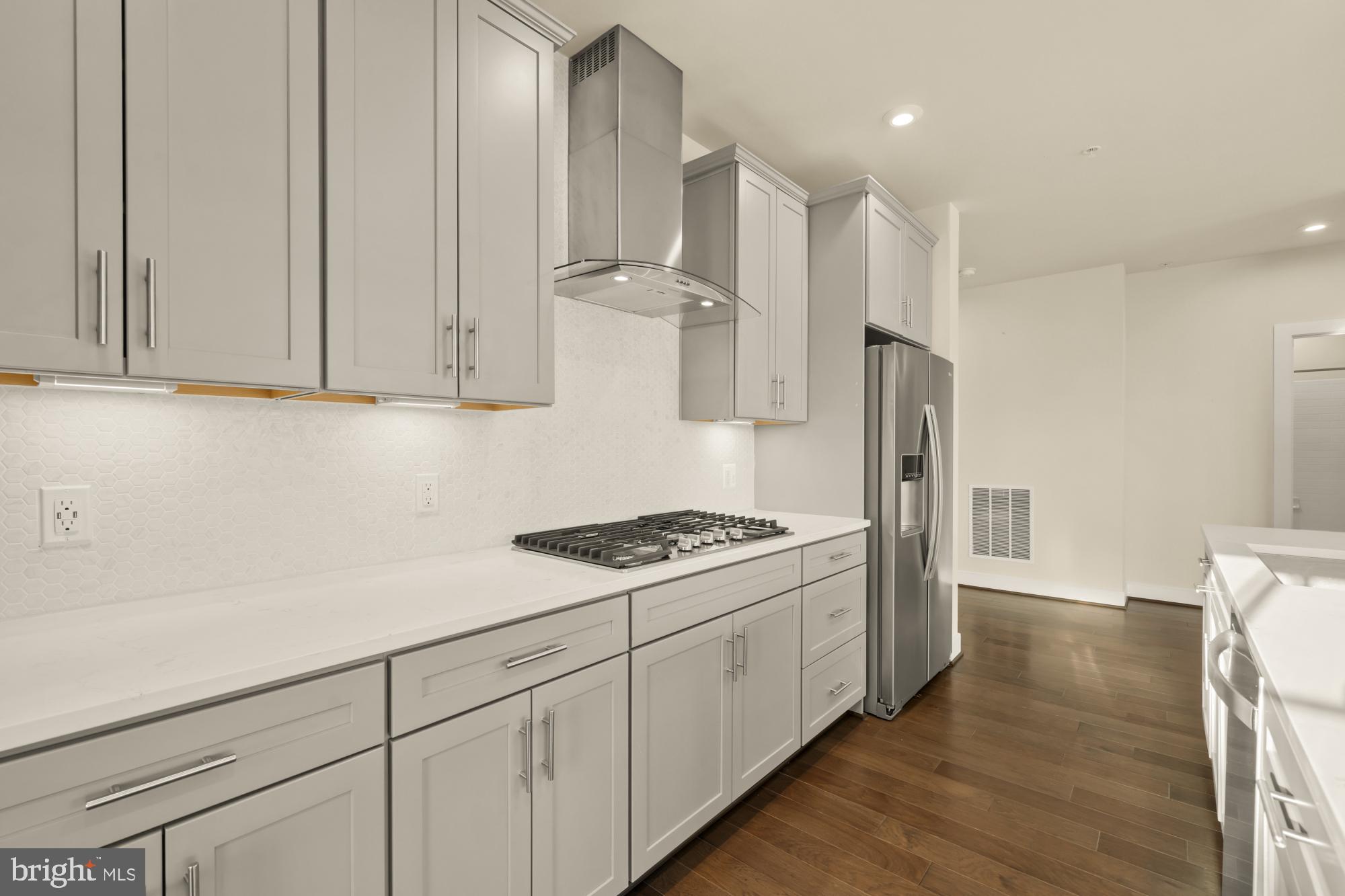 2320 Field Point Road, Unit 4304 Herndon, VA 20171 - Photo 12 of 43 a kitchen with stainless steel appliances granite countertop a sink stove and refrigerator