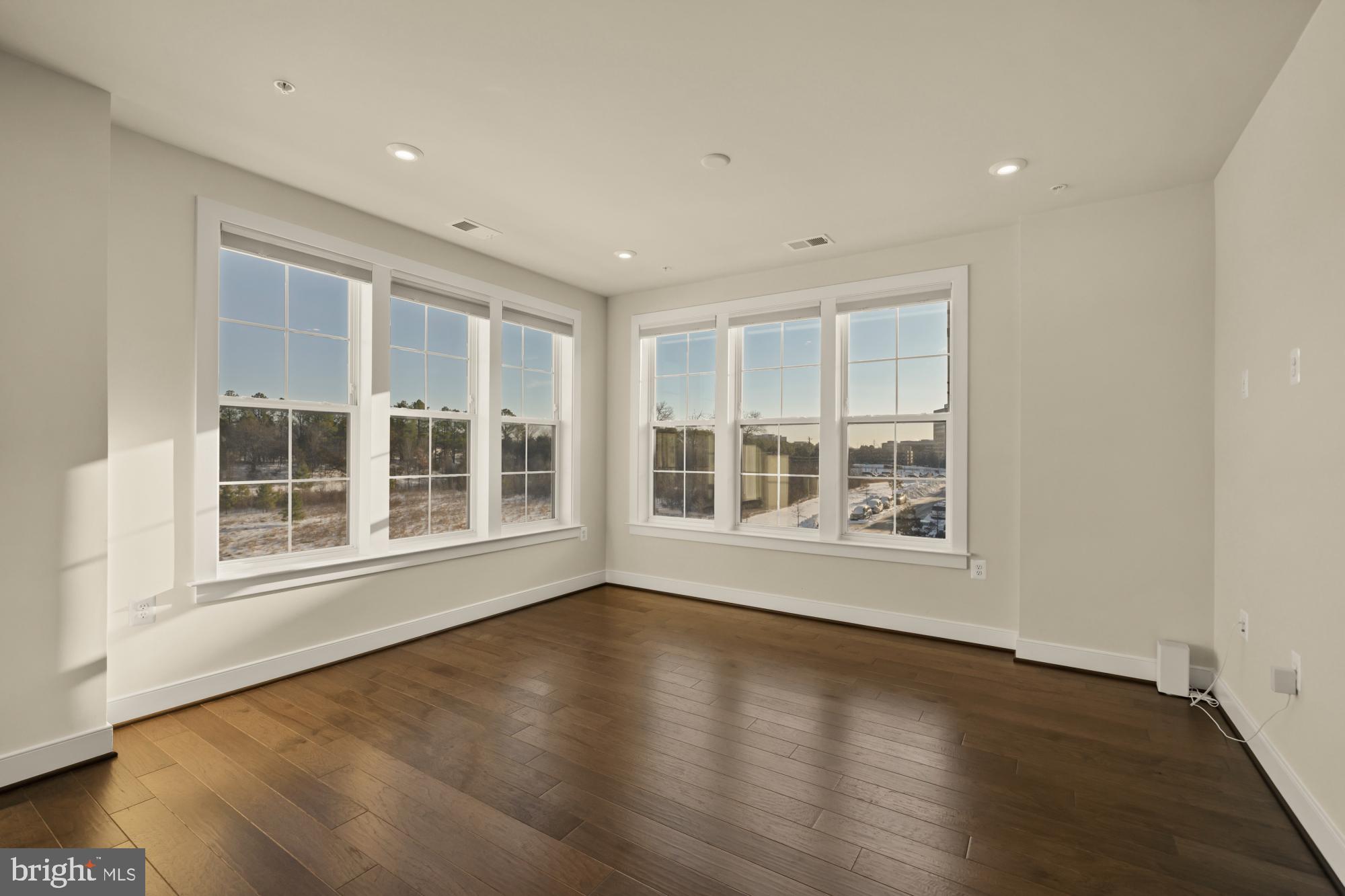 2320 Field Point Road, Unit 4304 Herndon, VA 20171 - Photo 19 of 43 an empty room with wooden floor and windows